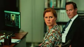 Fallait-il vraiment refaire « Les nerfs à vif » sur Apple TV ? On en parle avec Amy Adams et Patrick Wilson ?