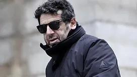 « Sa voix était inaudible » : l’avocate de Patrick Bruel affirme qu'il est « soulagé » d'avoir pu s'exprimer devant les juges
