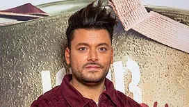 « Évidemment j’ai été refusé » : Kev Adams révèle avoir recalé au casting d’une série américaine qui fait partie des plus gros succès de Netflix (vidéo)