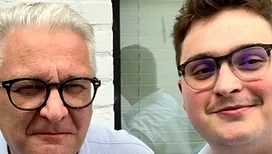 « Je célèbre deux pères qui jouent chacun un rôle important dans ma vie » : le fils du prince Laurent, Clément Vandenkerckhobe, adresse un poignant message à son papa et à son beau-père pour la fête des pères