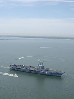 Les secrets du porte-avions Charles de Gaulle