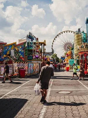Fêtes foraines : les rois du divertissement populaire
