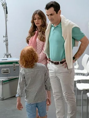 Modern Family S10 E13