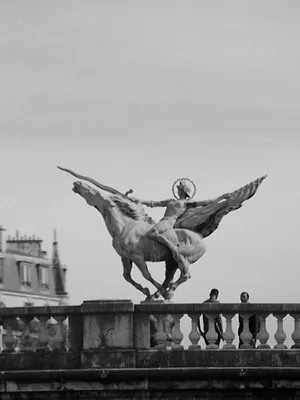 Paris, un jour de mai