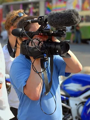 À travers le miroir