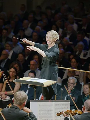 Joana Mallwitz dirige Ravel, Beethoven, Meredith et Dessner