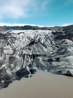 Des volcans et des hommes