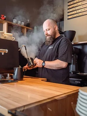 Kaffeeprofis im Norden - Rösten, Brühen, Hafenlogistik