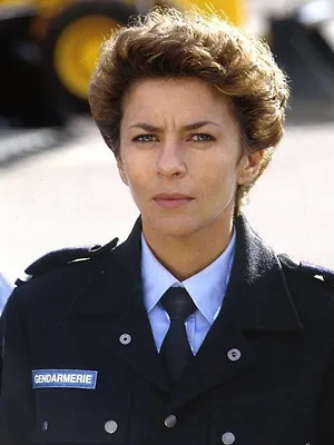 Une femme d'honneur S2 E2