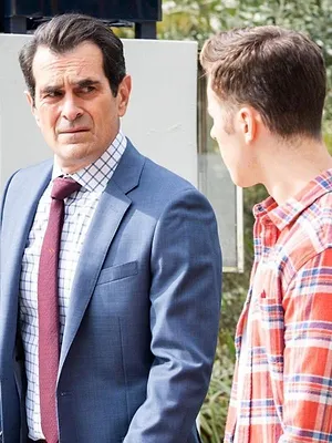 Modern Family S10 E16