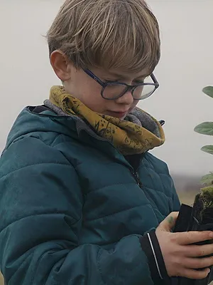 Nos mains dans la terre, l'aventure des enfants et des arbres