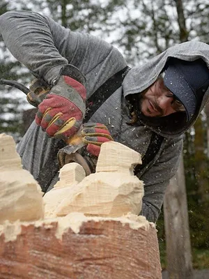 Les maîtres de la tronçonneuse