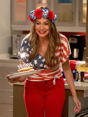 Modern Family S10 E1