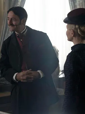 Miss Scarlet, détective privée S2 E1