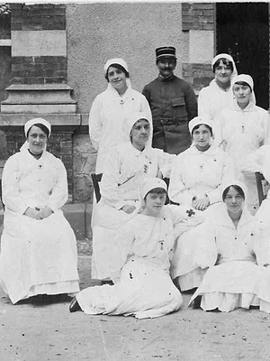 Croix-Rouge, des femmes dans la guerre