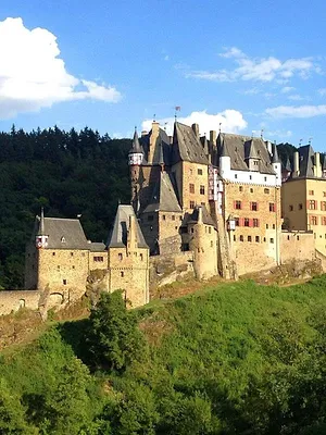 Les châteaux du Moyen Age