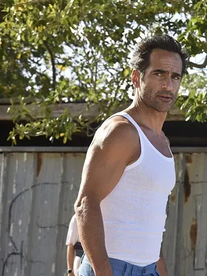 Commandant Saint-Barth S1 E6