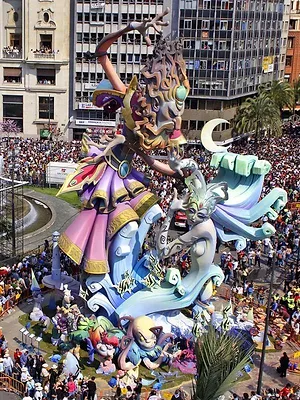 Espagne : la fête des Fallas embrase Valence