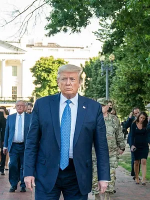 Trump face au FBI