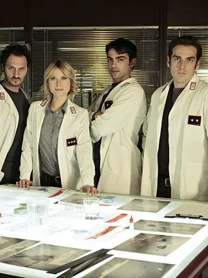 Les spécialistes : investigation scientifique S7 E2