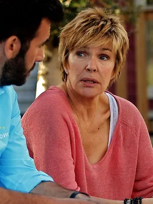 Camping Paradis S8 E1