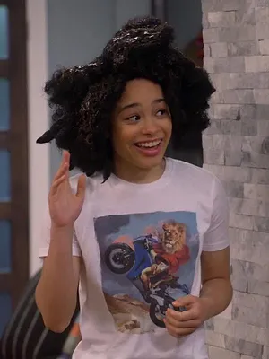 Lay Lay dans la place S1 E4