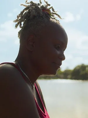 Trois mères, deux bébés et un scandale