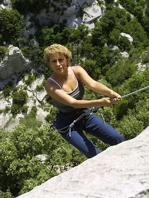 Une femme d'honneur S6 E1