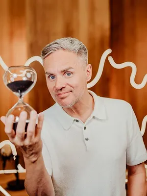 Peter van de Veire en de zandloper