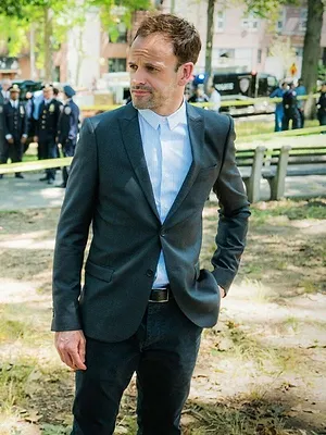 Elementary S5 E1