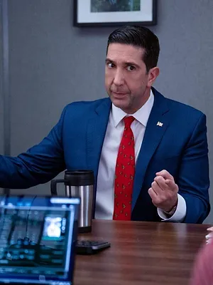 Intelligence S3 E1