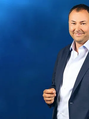 Coûte que coûte, le bureau des arnaques