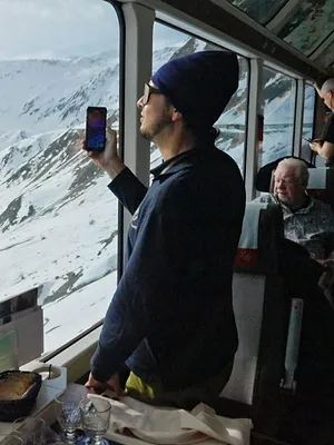 En train à travers la Suisse