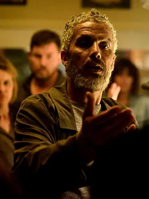 Les papillons noirs S1 E1