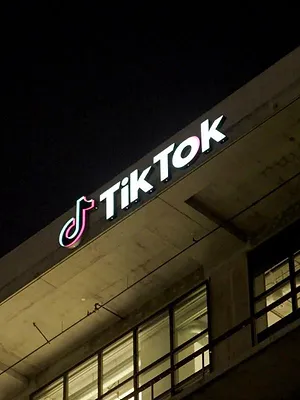 Tiktok, un réseau sous influence