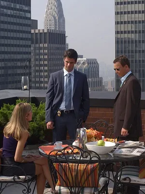 Les experts : Manhattan S3 E1