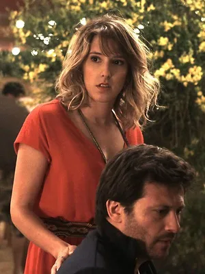 Camping Paradis S10 E1