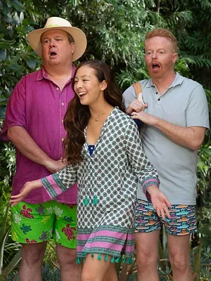 Modern Family S10 E22