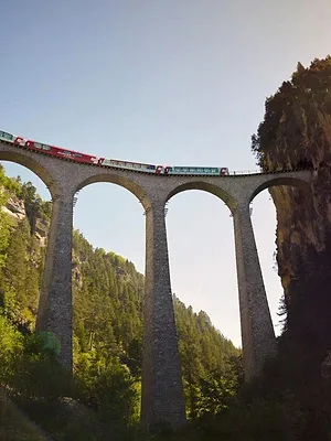 En train à travers la Suisse
