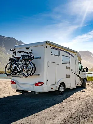 Maxi camping cars ou mini vans : La folie des vacances en liberté