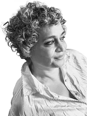 Arundhati Roy : L'écrivaine rebelle de l'Inde