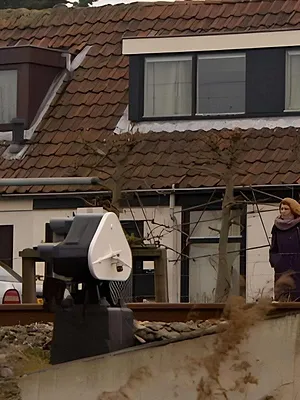 Achter Gesloten Deuren