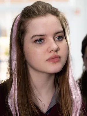 Louise Lives Large S1 E1