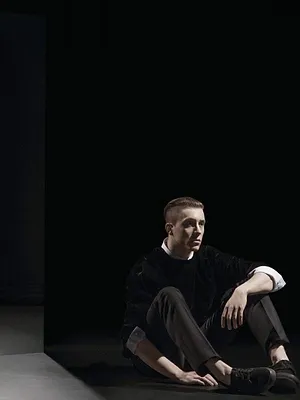 Loïc Nottet : au delà du miroir