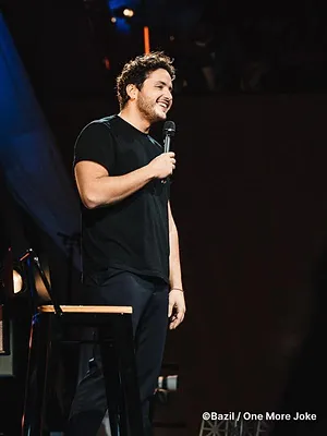 One More Joke à la tour Eiffel