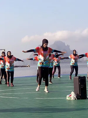 Thaïlande, un terrain de football insolite