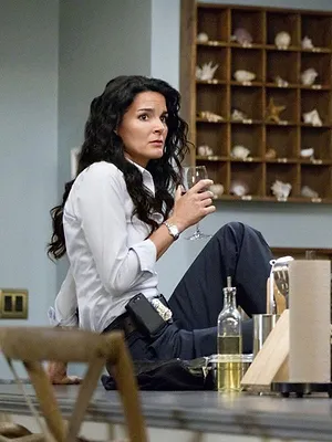 Rizzoli & Isles S2 E8