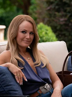 The Hunting Wives S1 E6