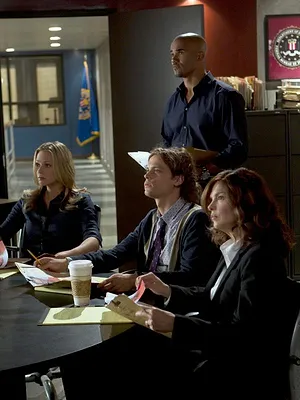 Esprits criminels S8 E1