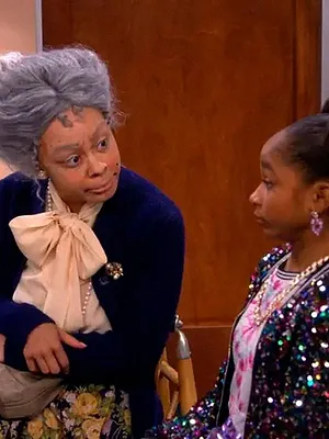 Lay Lay dans la place S1 E13